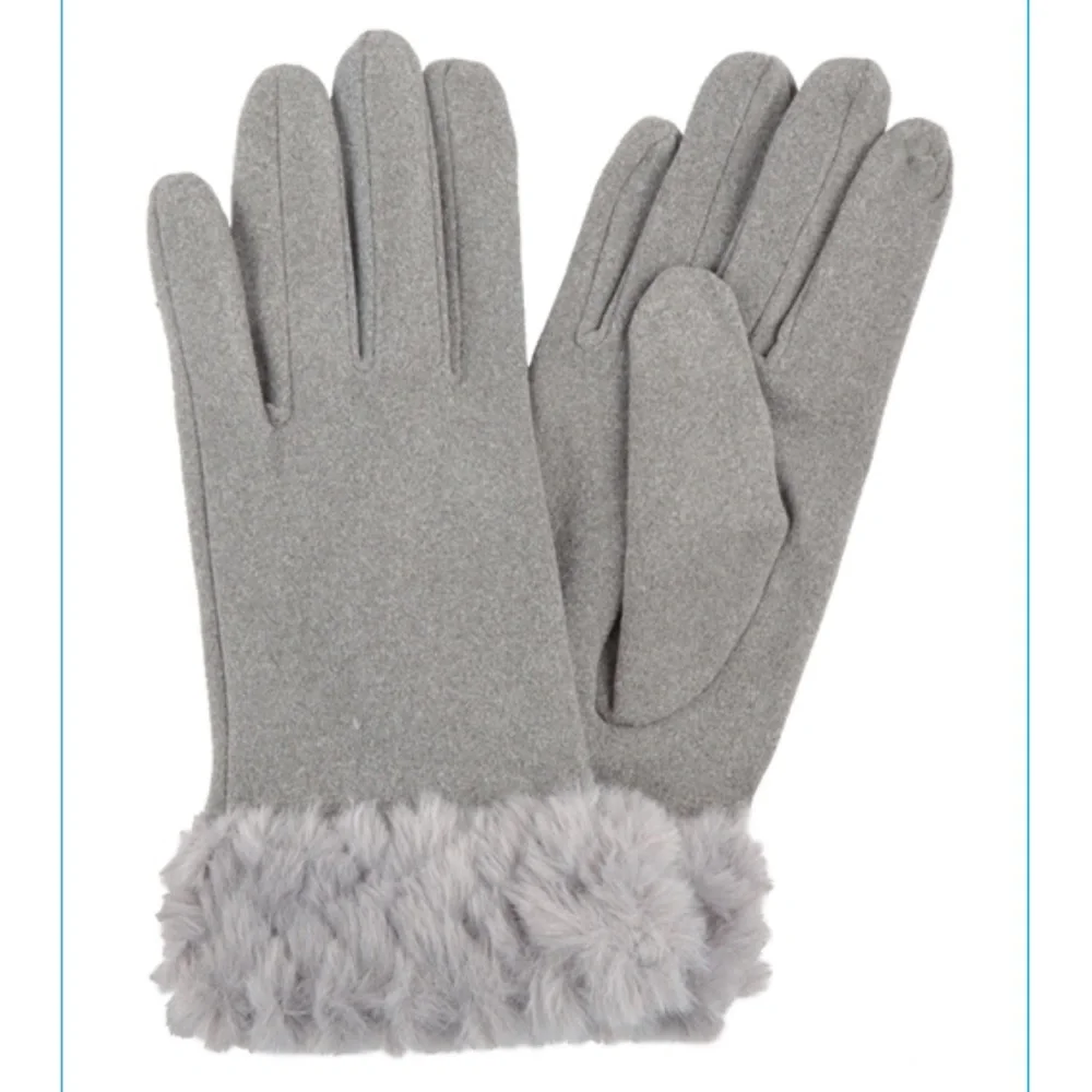 NWT Fleece and Sherpa Smart Touch Gloves in Dark Gray!